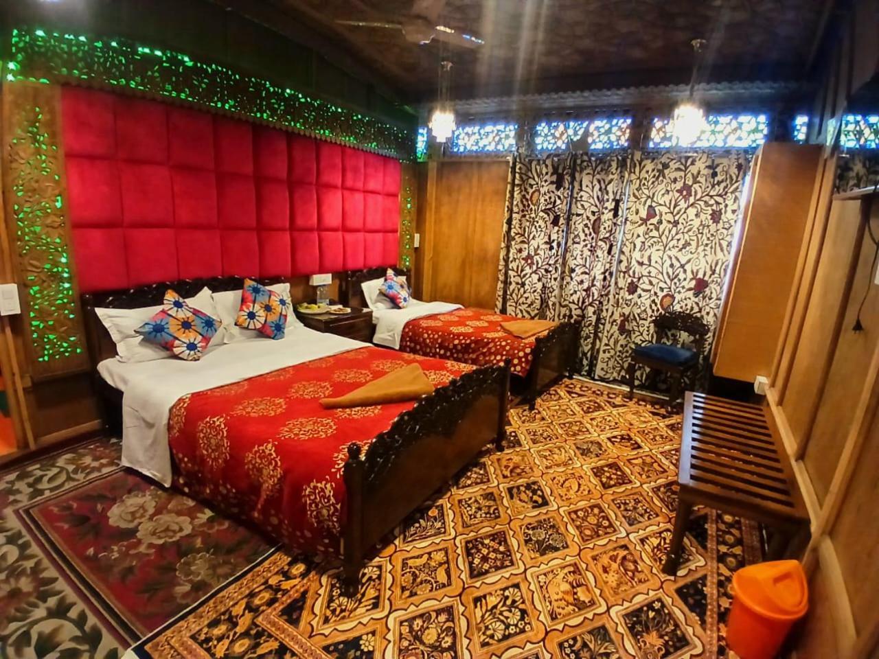 מלון Srīnagar Heritage Amina Group Of Houseboats מראה חיצוני תמונה