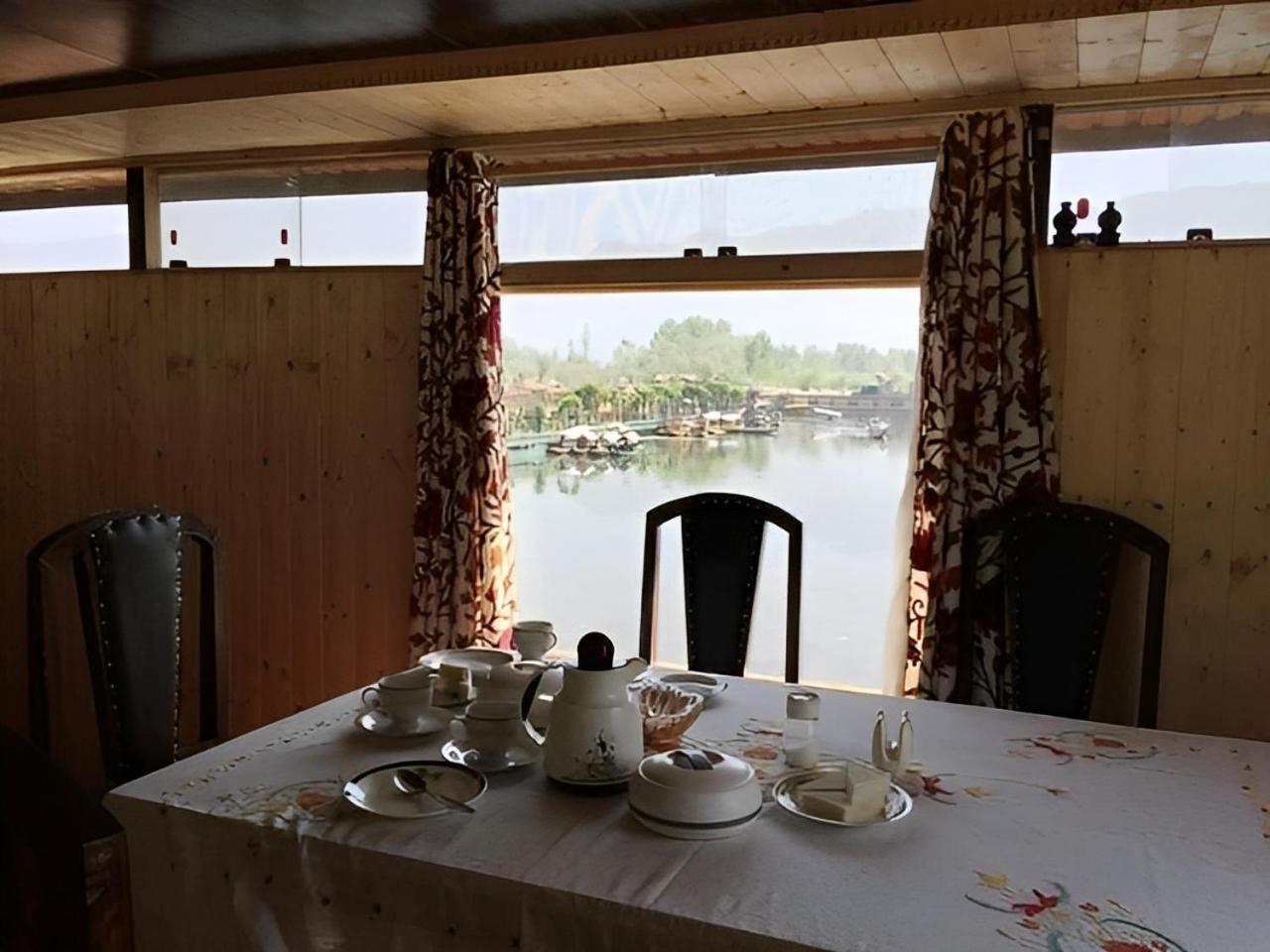 מלון Srīnagar Heritage Amina Group Of Houseboats מראה חיצוני תמונה