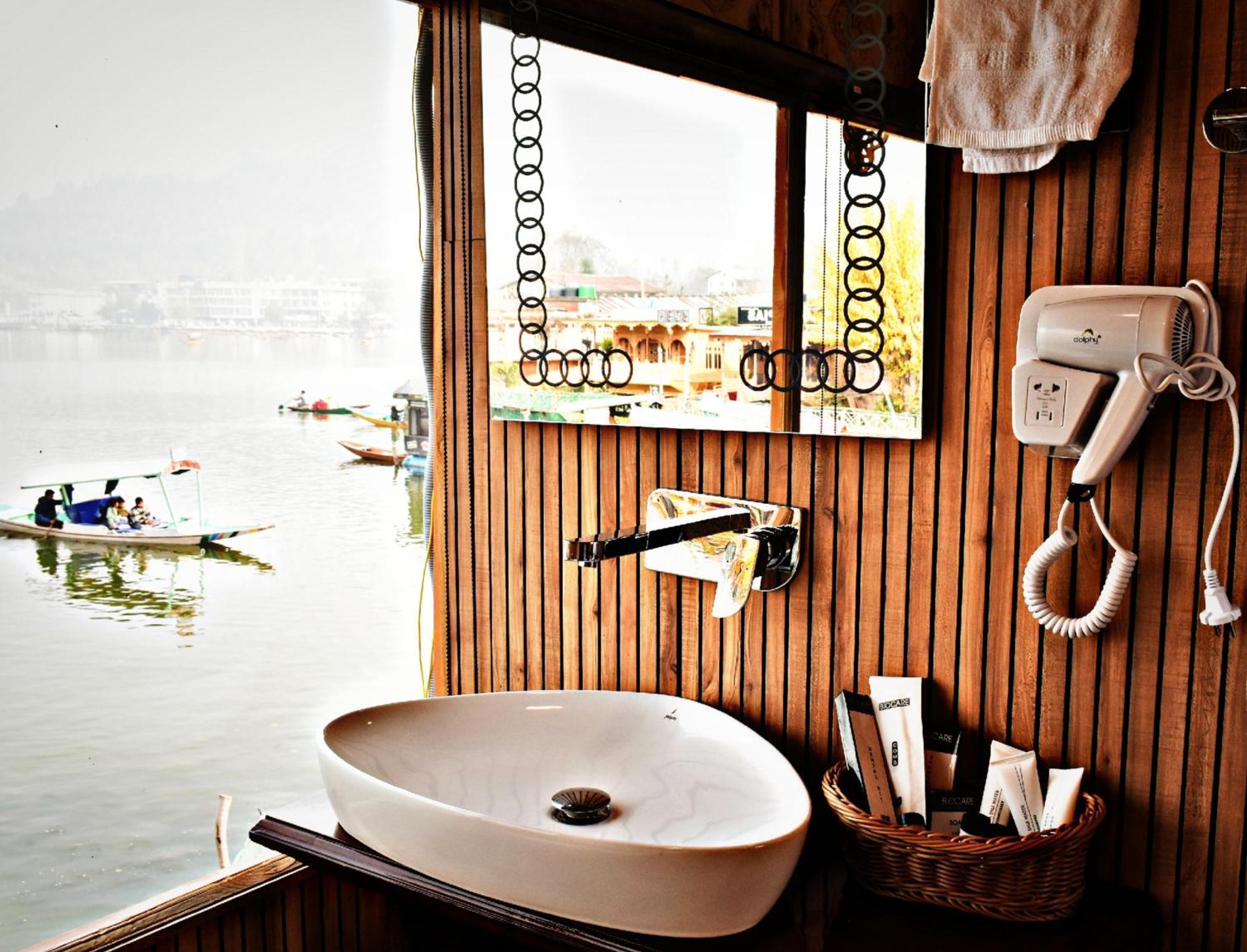 מלון Srīnagar Heritage Amina Group Of Houseboats מראה חיצוני תמונה